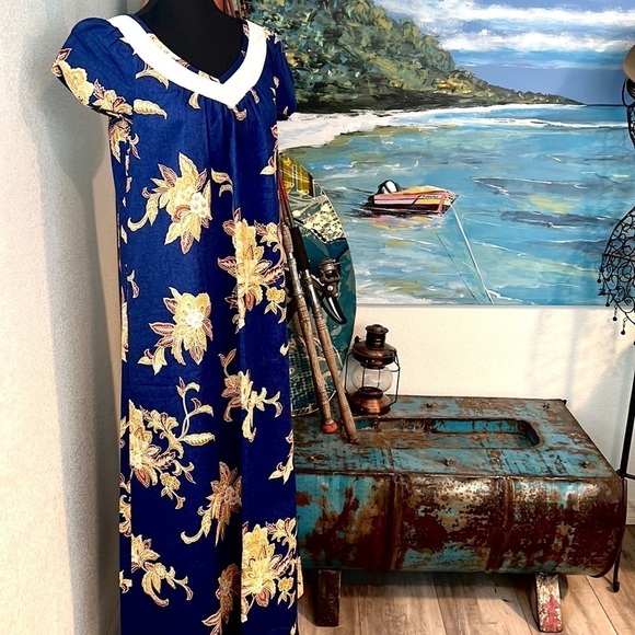 💙Hilo Hattie, Stunning Muumuu! Hard to Find Print, POCKETED, V-Neck, EUC,Size L - Picture 4 of 8